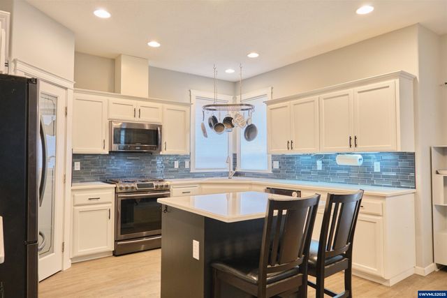 5756 Yvonne Ct SE, Salem, OR 97306