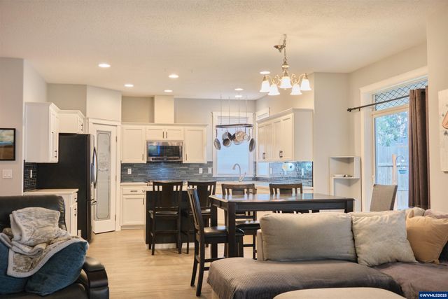 5756 Yvonne Ct SE, Salem, OR 97306