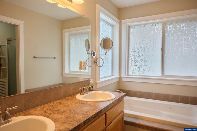 5756 Yvonne Ct SE, Salem, OR 97306