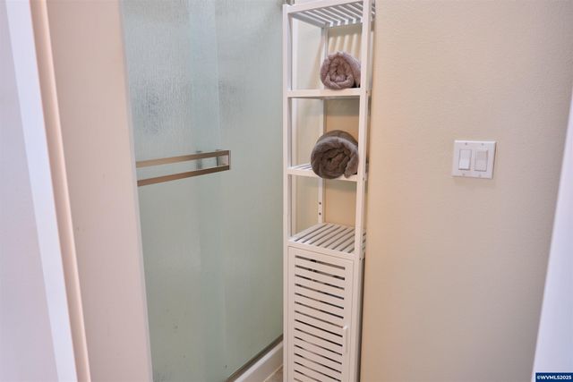 5756 Yvonne Ct SE, Salem, OR 97306