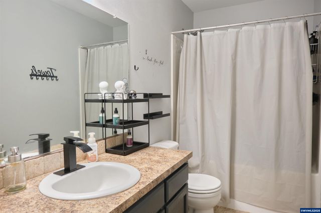 5756 Yvonne Ct SE, Salem, OR 97306