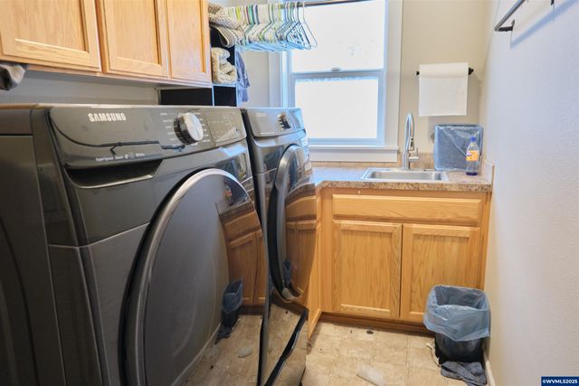 5756 Yvonne Ct SE, Salem, OR 97306