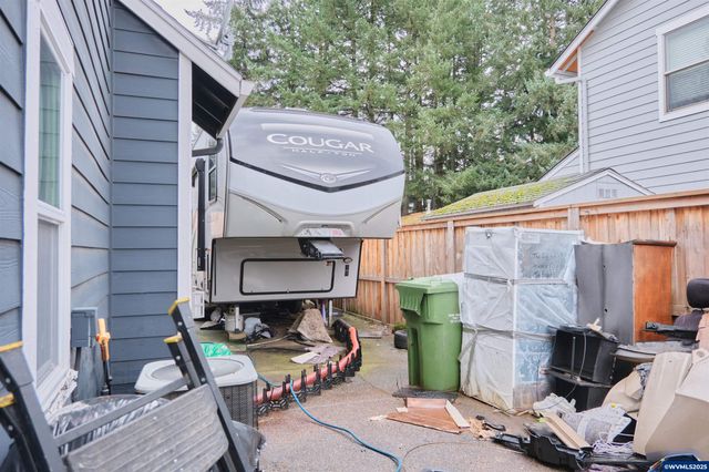 5756 Yvonne Ct SE, Salem, OR 97306