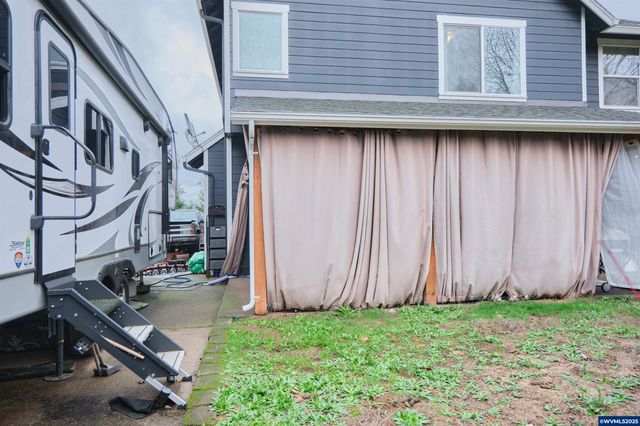 5756 Yvonne Ct SE, Salem, OR 97306