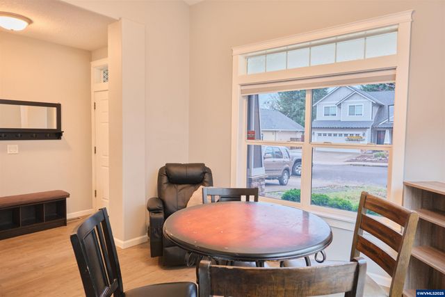 5756 Yvonne Ct SE, Salem, OR 97306