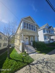 8 Lomasney Avenue, Schenectady, NY 12308
