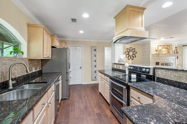 16691 South Lakeview Drive, Troup, TX 75789
