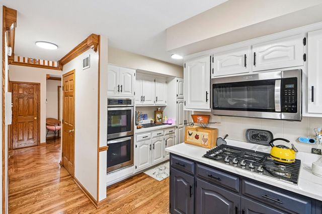 7916 Dooneen Avenue, Tinley Park, IL 60477