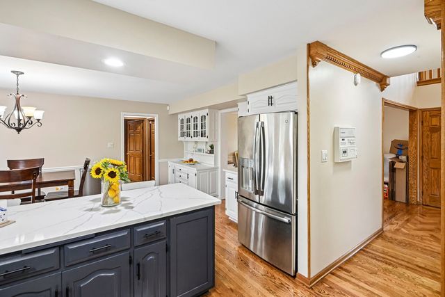 7916 Dooneen Avenue, Tinley Park, IL 60477