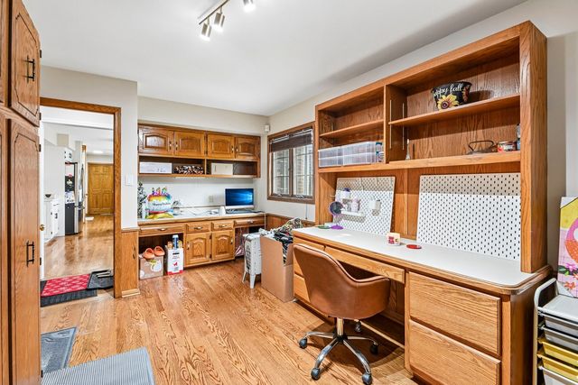 7916 Dooneen Avenue, Tinley Park, IL 60477