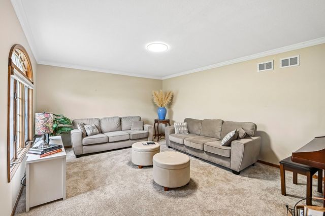 7916 Dooneen Avenue, Tinley Park, IL 60477