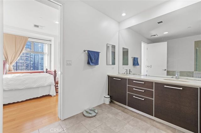 801 S Grand 1611, Los Angeles, CA 90017