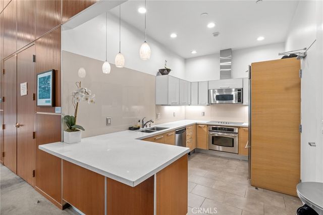 801 S Grand 1611, Los Angeles, CA 90017