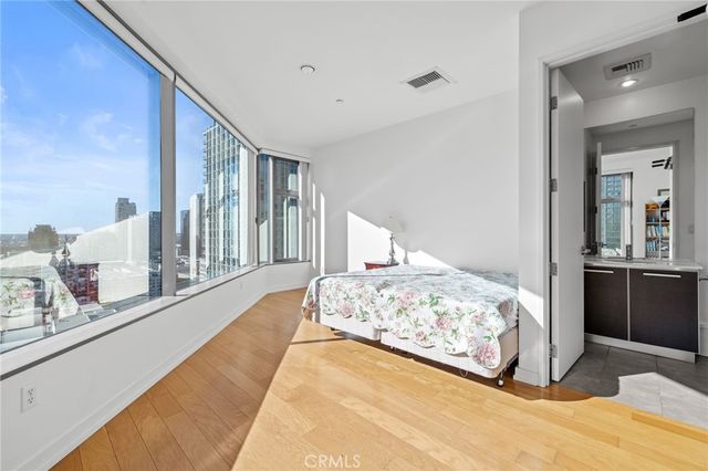 801 S Grand 1611, Los Angeles, CA 90017