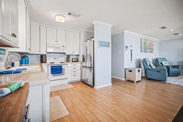 4118 Hardin Drive, Galveston, TX 77554
