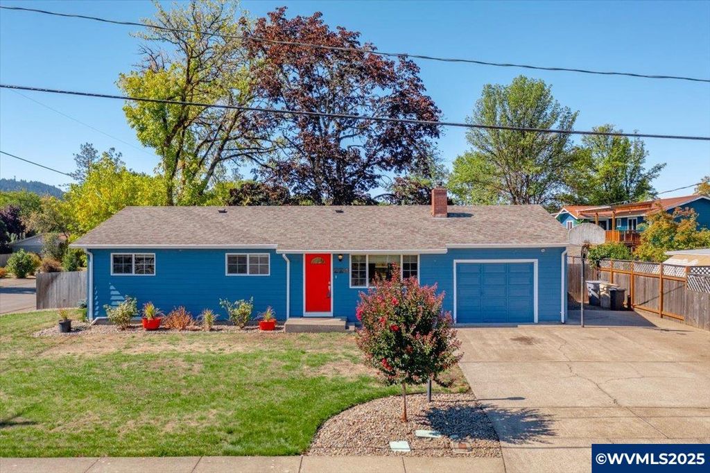 224 S 24th St, Philomath, OR 97370