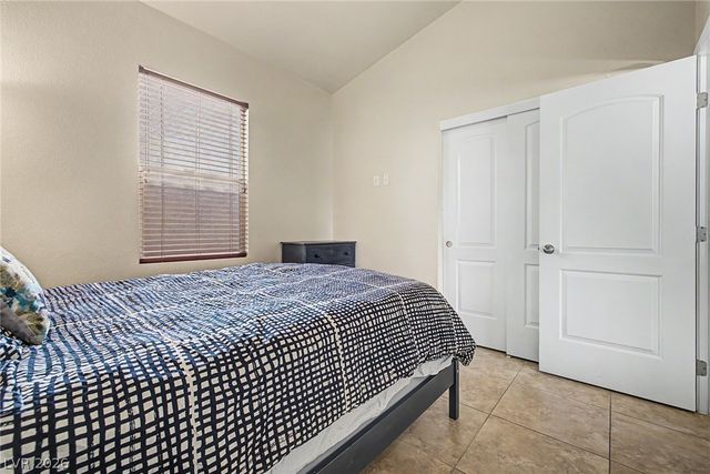 1430 Summer Glow Avenue, Henderson, NV 89012
