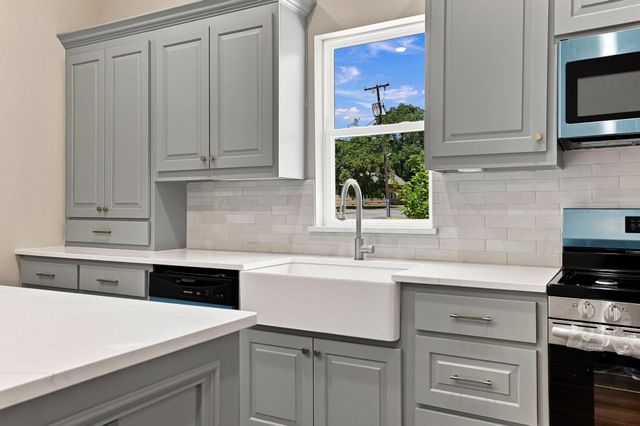 308 N 5th Avenue, Denison, TX 75021