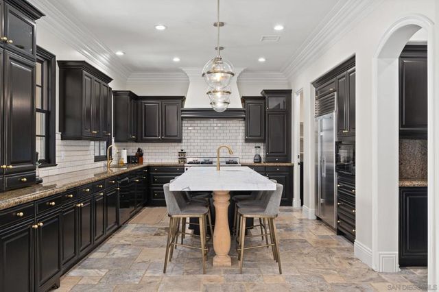 7910 Nathaniel Ct, San Diego, CA 92127