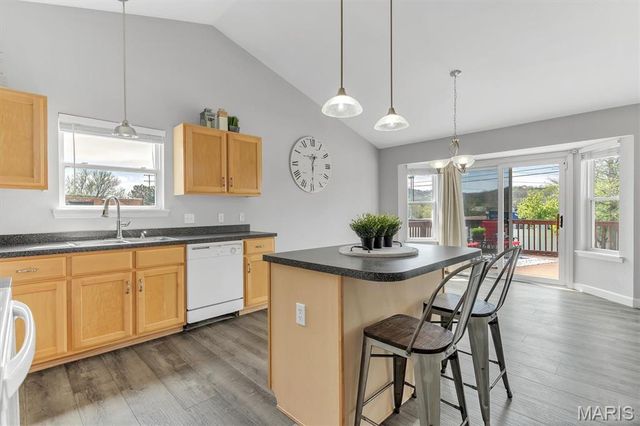 112 Trailing Oak Court, Imperial, MO 63052