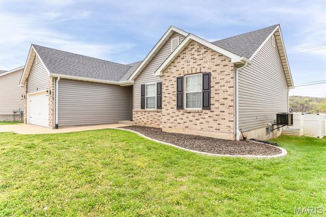 112 Trailing Oak Court, Imperial, MO 63052