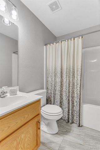 112 Trailing Oak Court, Imperial, MO 63052