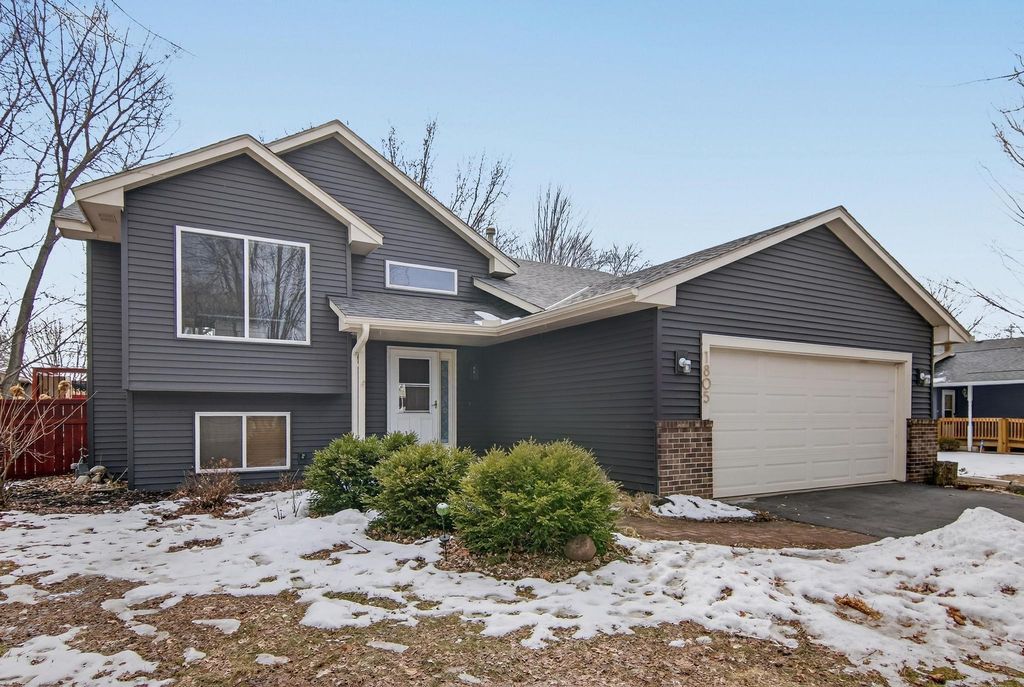1805 Lannon Court, Burnsville, MN 55337