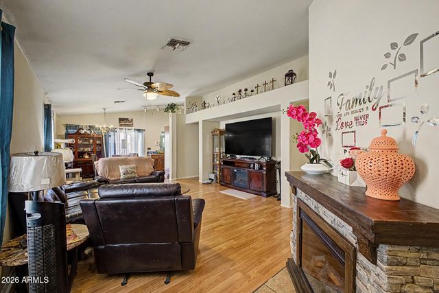 1520 W NANCY Lane, Phoenix, AZ 85041