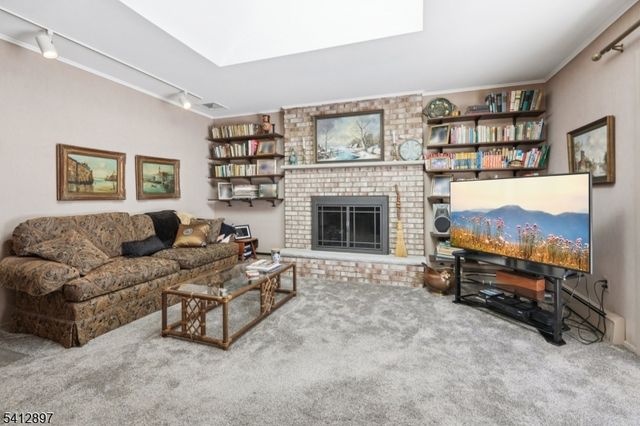 29 Clover Ln, Randolph Twp., NJ 07869