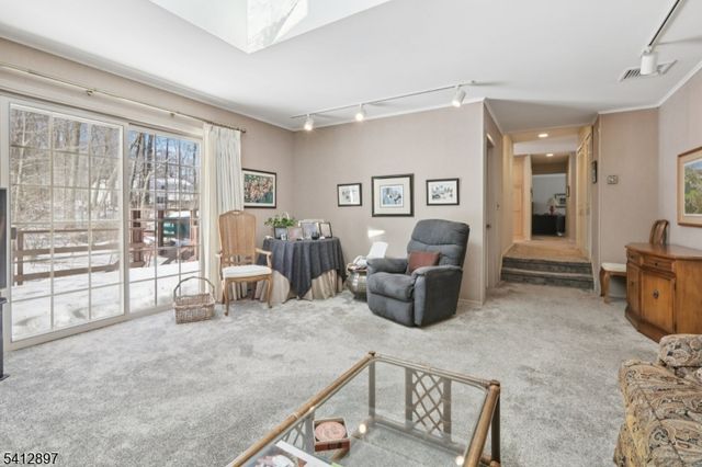 29 Clover Ln, Randolph Twp., NJ 07869