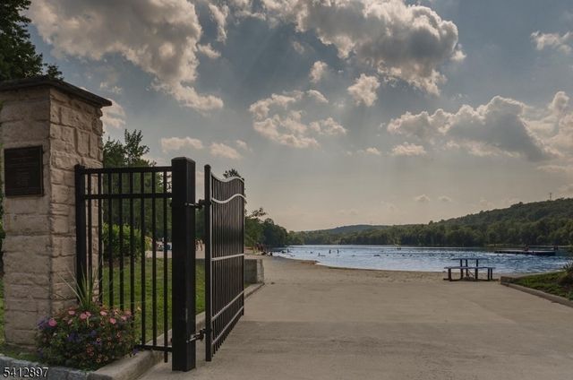 29 Clover Ln, Randolph Twp., NJ 07869