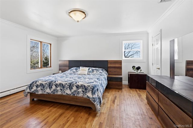 10 Mont Avenue, Dix Hills, NY 11746