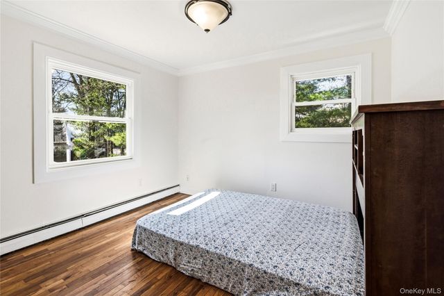 10 Mont Avenue, Dix Hills, NY 11746