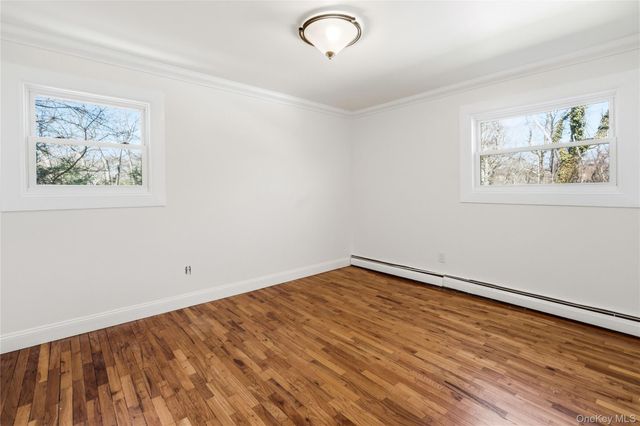 10 Mont Avenue, Dix Hills, NY 11746