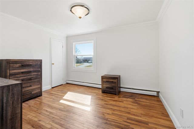 10 Mont Avenue, Dix Hills, NY 11746