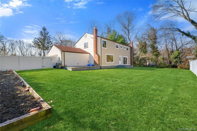 10 Mont Avenue, Dix Hills, NY 11746