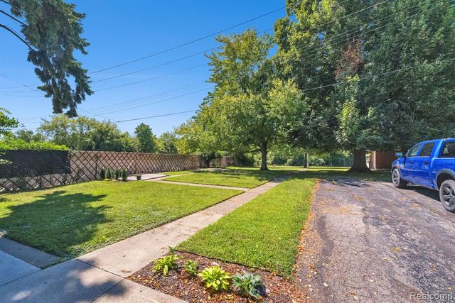 22421 Huron River Drive, Rockwood, MI 48173