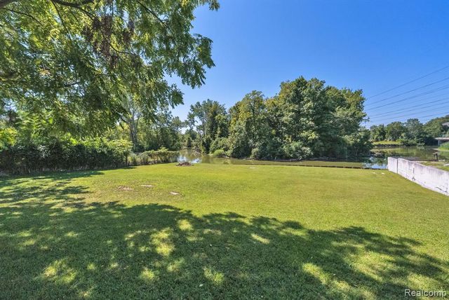 22421 Huron River Drive, Rockwood, MI 48173