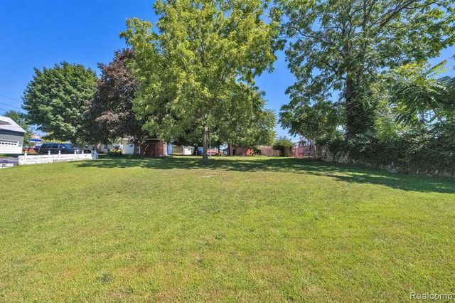 22421 Huron River Drive, Rockwood, MI 48173