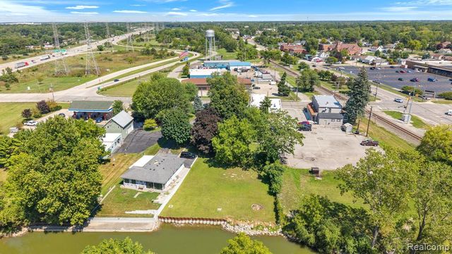 22421 Huron River Drive, Rockwood, MI 48173