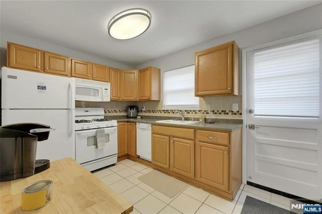 39-20 Dobrin A, Fair Lawn, NJ 07410