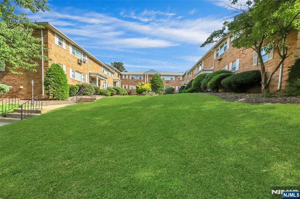 39-20 Dobrin A, Fair Lawn, NJ 07410