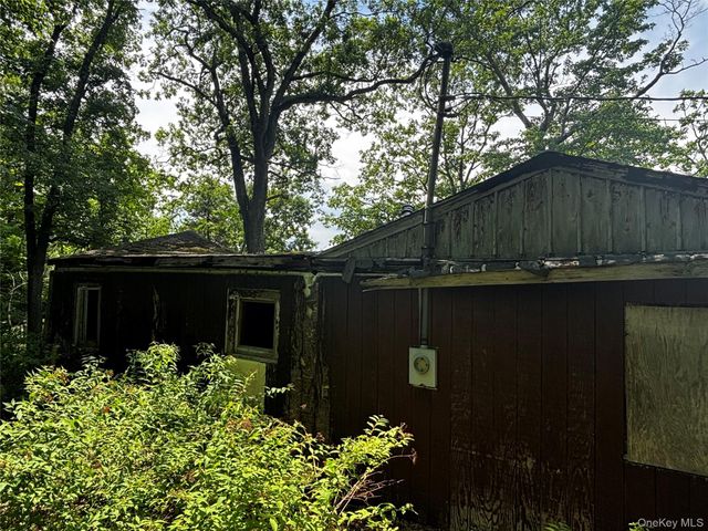 560 Oscawana Lake Road, Putnam Valley, NY 10579