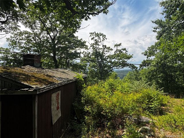 560 Oscawana Lake Road, Putnam Valley, NY 10579