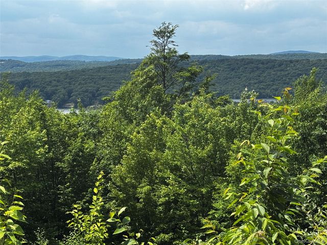 560 Oscawana Lake Road, Putnam Valley, NY 10579