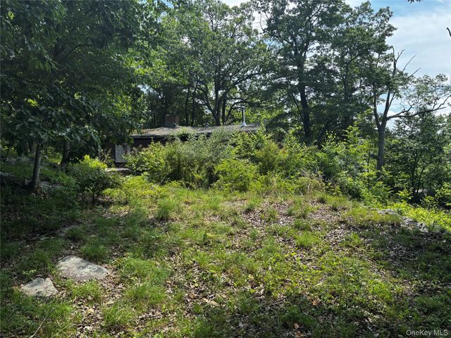 560 Oscawana Lake Road, Putnam Valley, NY 10579