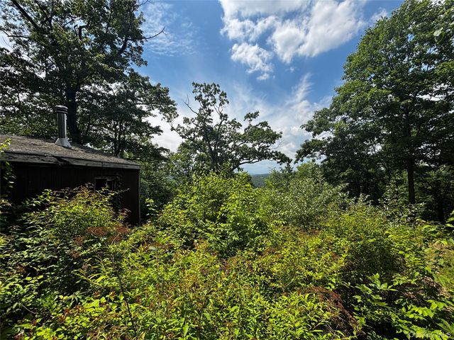560 Oscawana Lake Road, Putnam Valley, NY 10579
