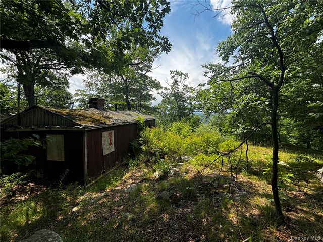 560 Oscawana Lake Road, Putnam Valley, NY 10579