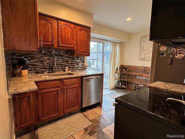 116 Devillen Avenue, Royal Oak, MI 48073