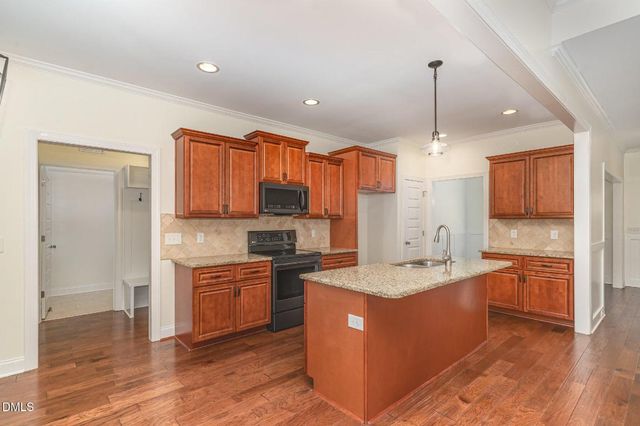 100 Lexington Avenue, Zebulon, NC 27597